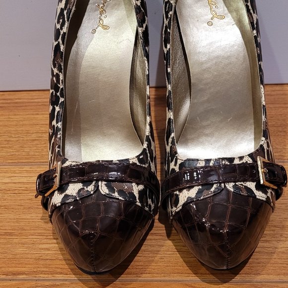QUPID Leopard Print Heels size 7.5 - Picture 2 of 3